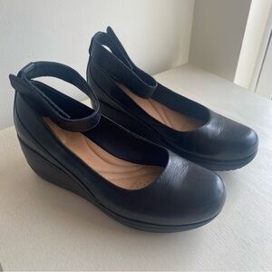 Clarks Artisan Leather Ankle Strap Wedge Heel Comfort Shoes in black, size 8